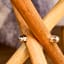 Drie-poot folding chair legs close up