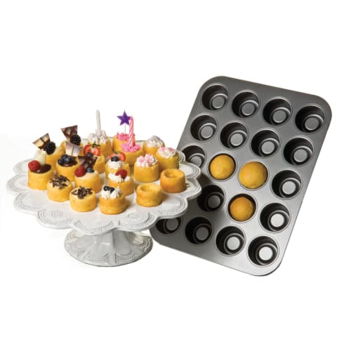 Cake pan with hole deals