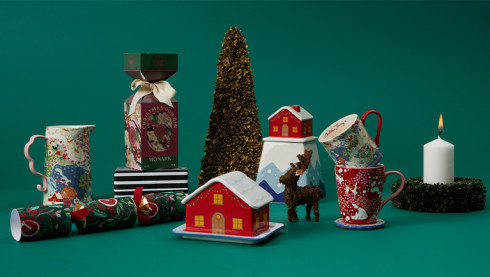 All the jolly festive details - Wreaths, twinkling lights & all the merry little touches