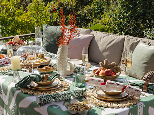 A sea-riously celebratory table 🦞 🥂