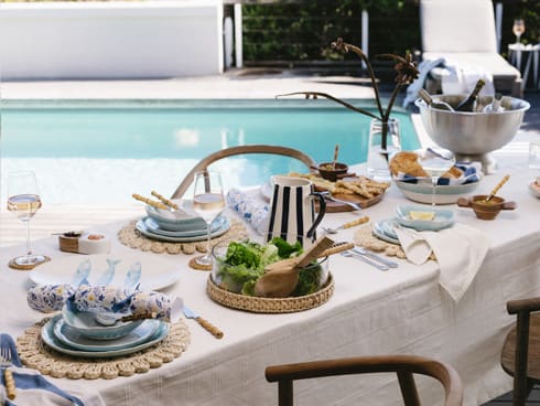 Sea-son's greetings from our coastal table 💙🐟