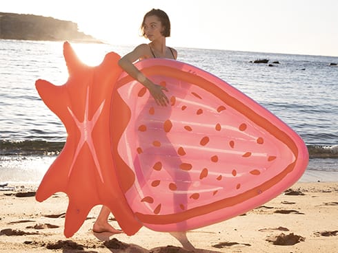 Strawberry dreams on the water 🍓