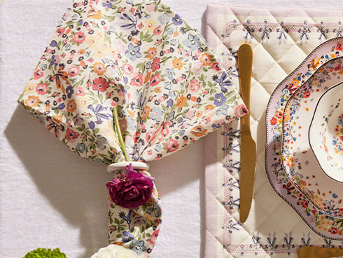 We do love a playful floral print 🌸
