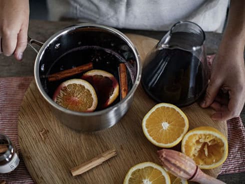 Pour yourself a perfect glass of Gluhwein 