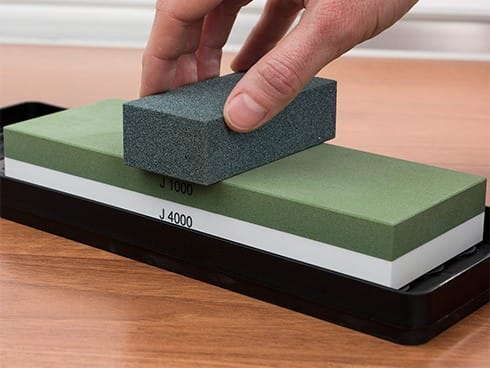 How to use a Whetstone