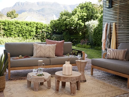 What makes a rug right for outside?