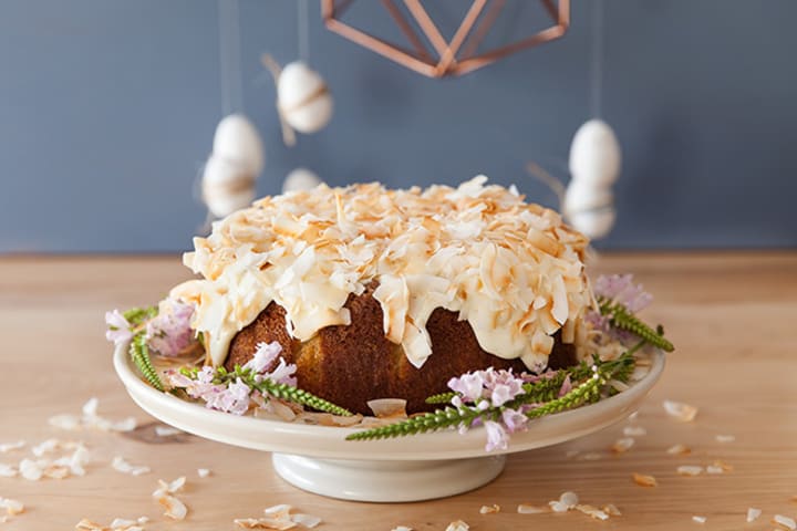 Easter cake whole with flowers