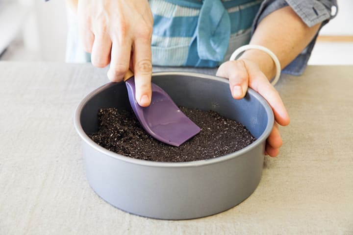Making the Oreo crust