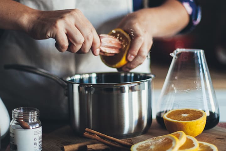 Make your own Gluhwein with orange slices
