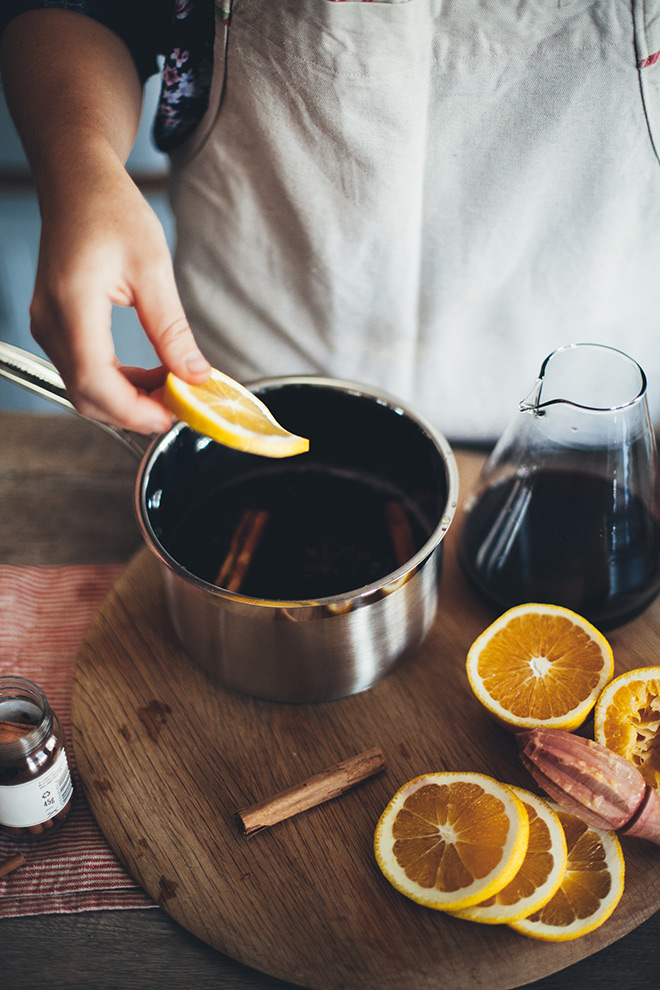 Star-anise-cinnamon-and-orange-mulled-wine-step