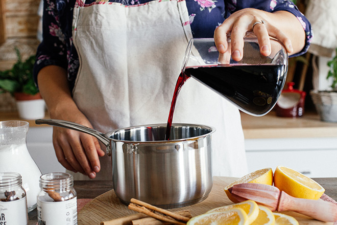 Star-anise-cinnamon-and-orange-mulled-wine-recipe