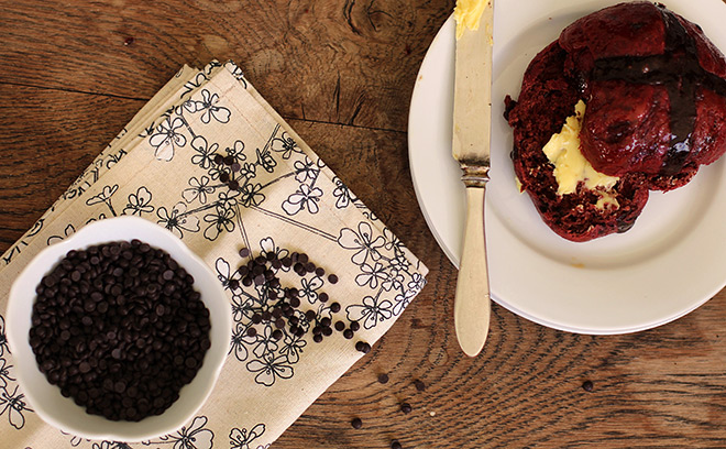 beetroot-hot-cross-bun-for-easter