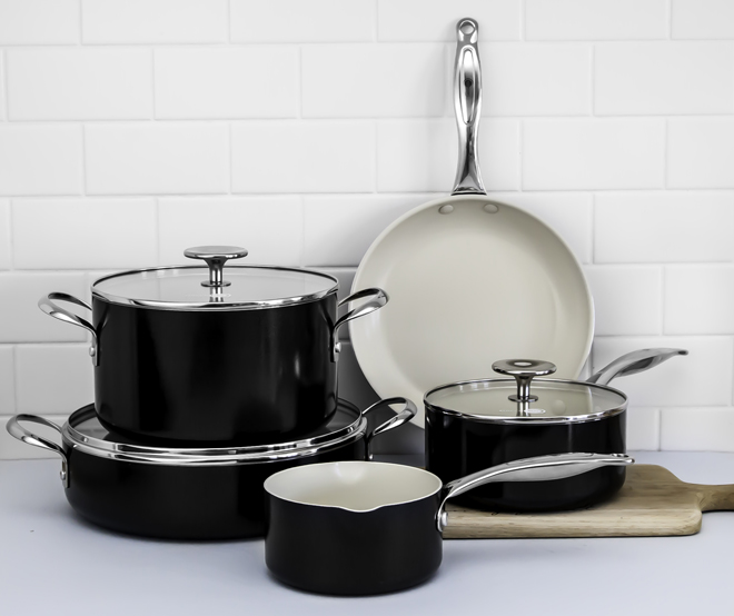 The Benefits of Ceramic Cookware And Why Even Cast Iron