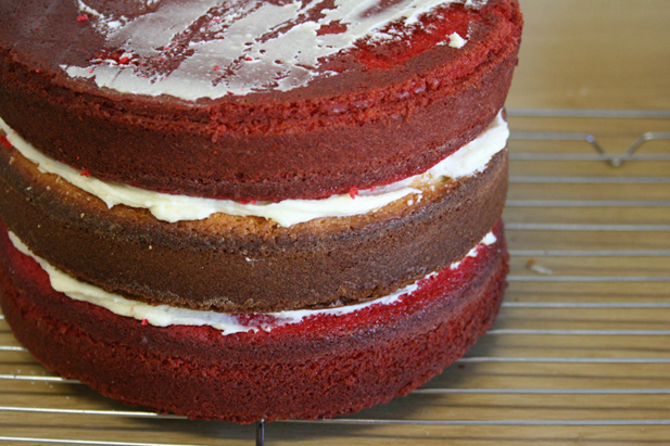 Buttercream icing for layered Christmas cake