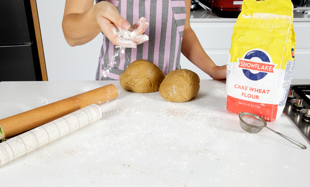 How to make a gingerbread house