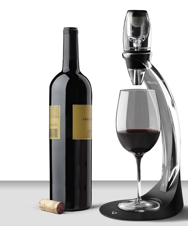 Vinturi Deluxe Aerator Set used to aerate wine