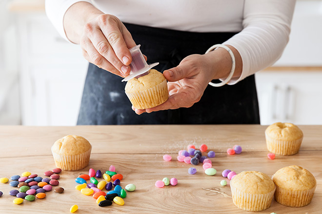 using-the-cupcake-corer