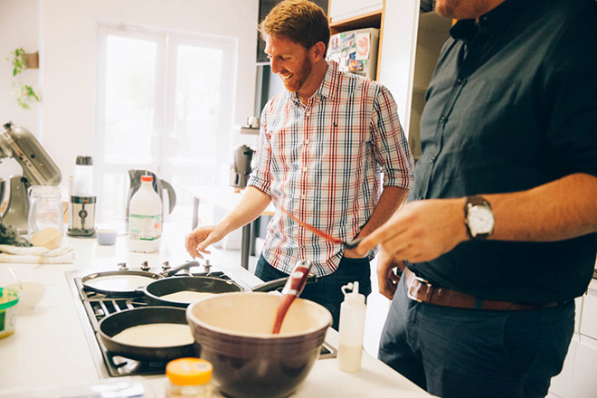 making pan cakes සඳහා පින්තුර ප්‍රතිඵල