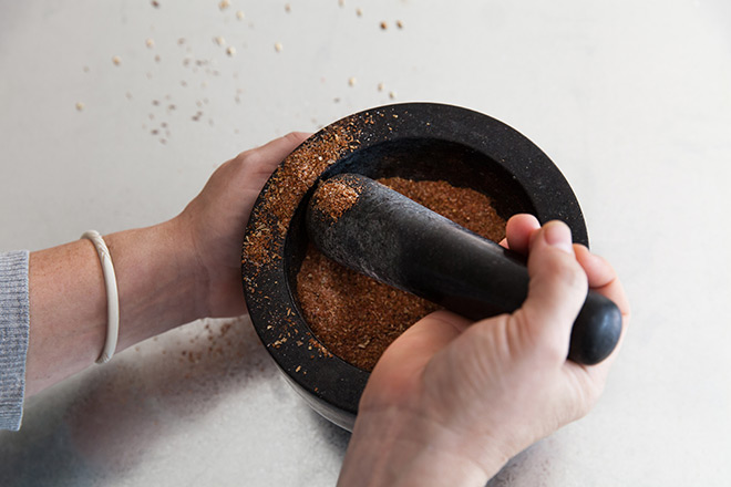 chicken-spice-pestle-and-mortar