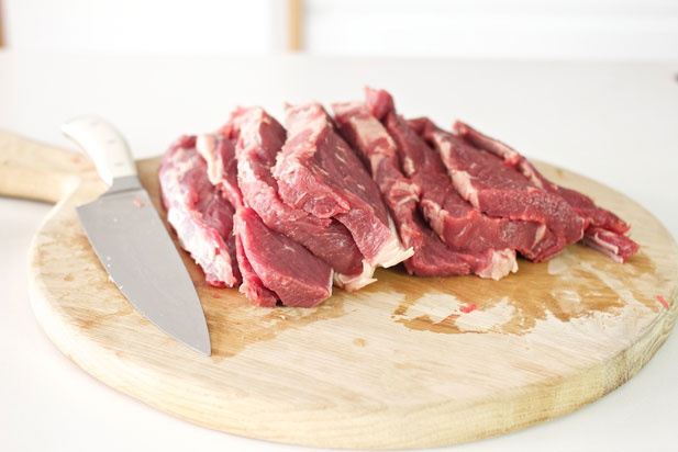 How to make biltong - preparing the steaks