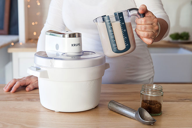 Ice Cream Maker Pan with 2 Scrapers Ice Cream Maker Plate