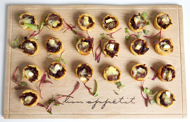 caramilsed onion and brie tartlet canapés 