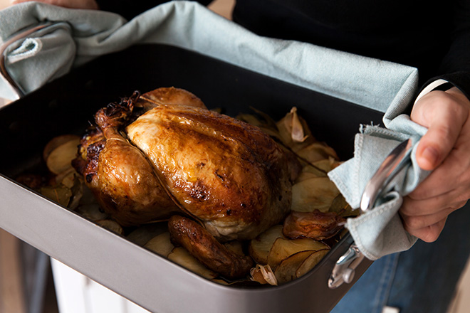 The Difference Between Roasting Pans & Baking Dishes