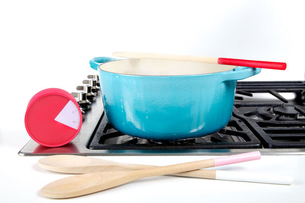 Why putting a wooden spoon on a pot prevents water from boiling over