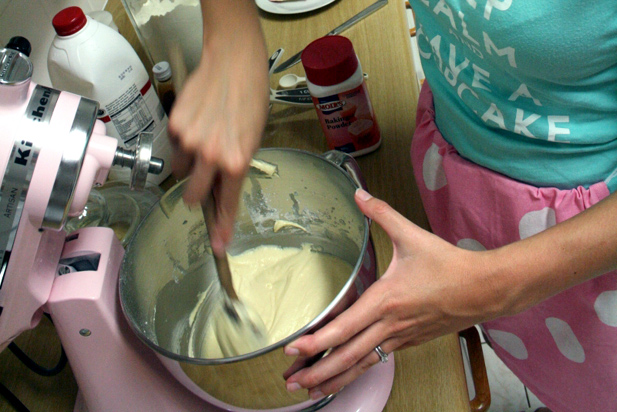 How to make a giant cupcake - Yuppiechef Magazine