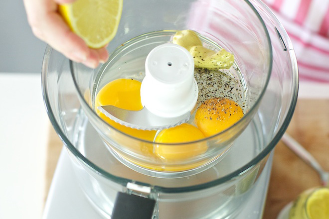 What's the Difference Between a Food Processor & a Blender?