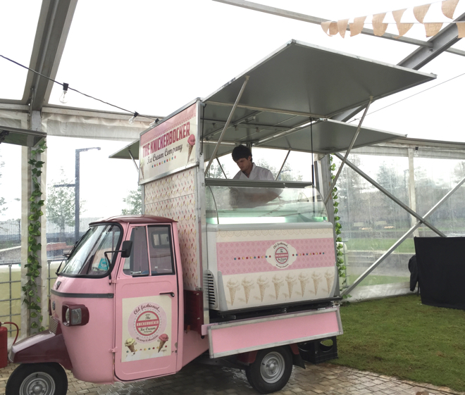 Trucks Of The Trade How To Win At Mobile Wedding Catering Choosing A Truck May Be The Trick To Laid Back Celebration But It Is Also Good Practical Option For Out Of Way Wedding Venues