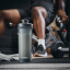 Contigo Shake & Go 2.0, 820ml - Sake with a towel and dumbbells