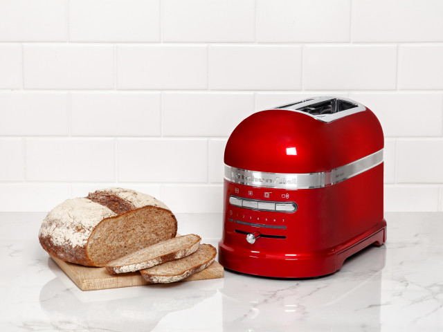 Lifestyle image of KitchenAid Artisan New Edition 2-Slice Toaster, 1250W