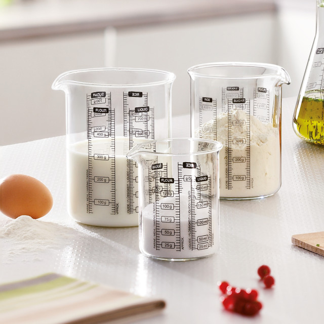 Pyrex Classic Kitchen Lab Beaker with Measurements range