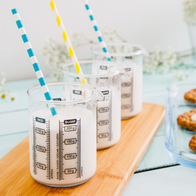 Pyrex Classic Kitchen Lab Beaker with Measurements lifestyle