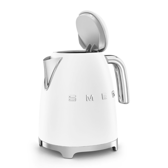 Smeg Retro Kettle, 1.7L - Matt White detail shot