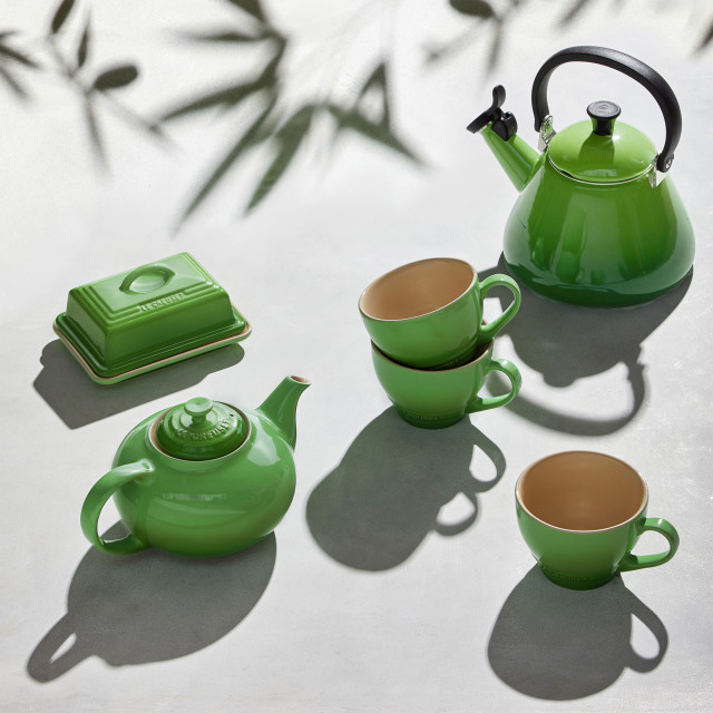 Le Creuset Giant Cappuccino Cup, 400ml Bamboo in use