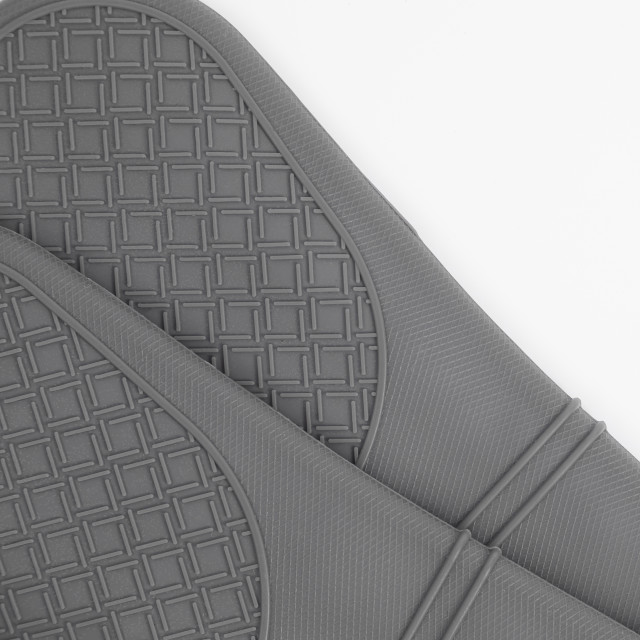Close up detail of the Humble & Mash Silicone Oven Gloves showing grip material
