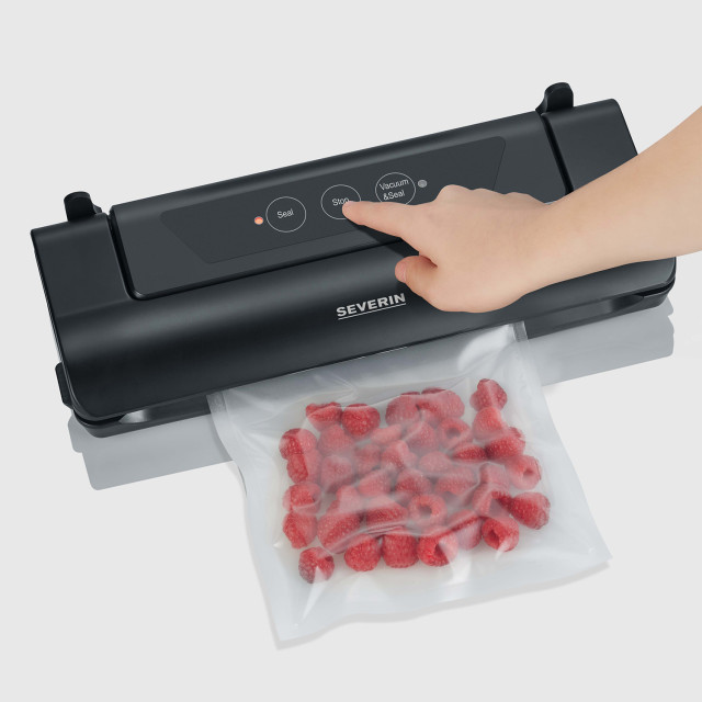 Severin Vacuum Sealer in use