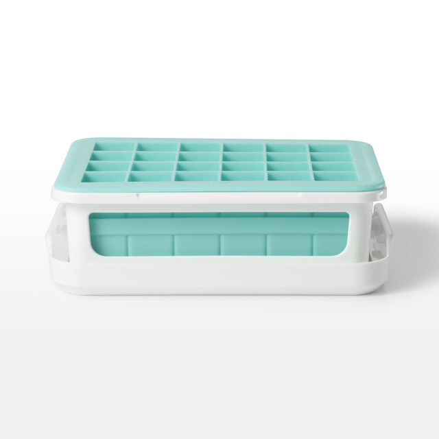 OXO Good Grips Covered Ice Cube Tray
