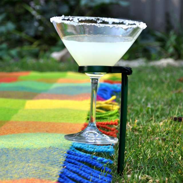 Hands Free ZA Wine Glass Holders, Set of 4 with on the grass