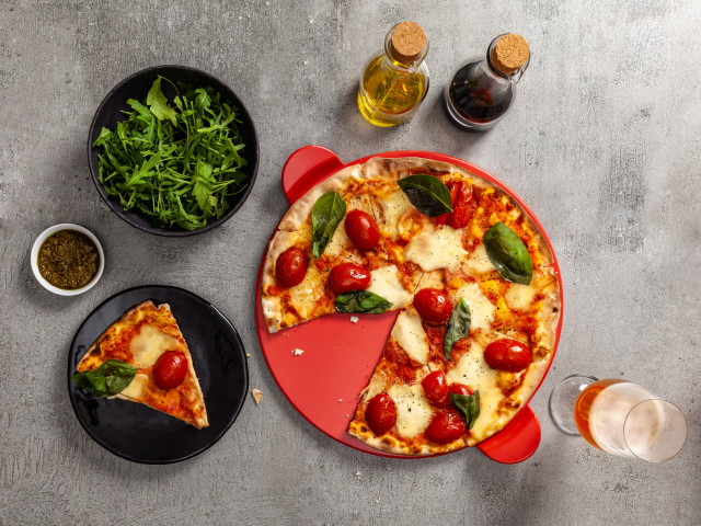 Humble & Mash Pizza Stone with Handles
