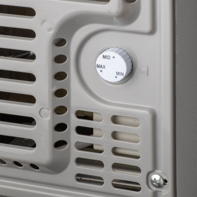 Swiss 111L Undercounter Bar Freezer detail