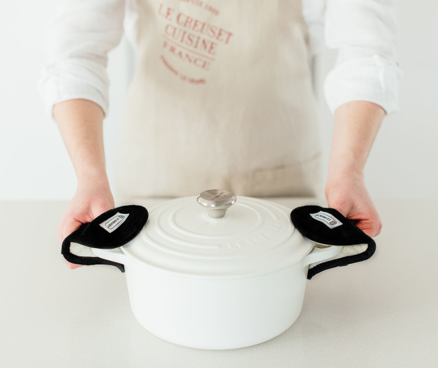 Le Creuset Finger Grip Pot Holders, Set of 2