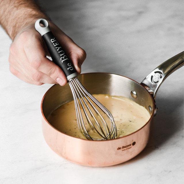 De Buyer Inocuivre Sauté Pan with Lid, 24cm lifestyle