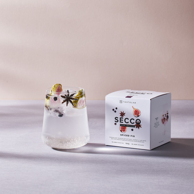 Secco Spiced Fig Drink Infusion, Pack of 8 Product In Use