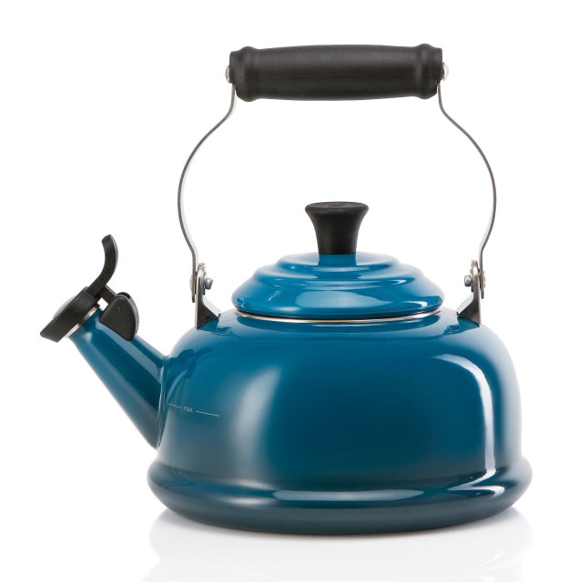 Le Creuset Whistling Stovetop Kettle, 1.6L