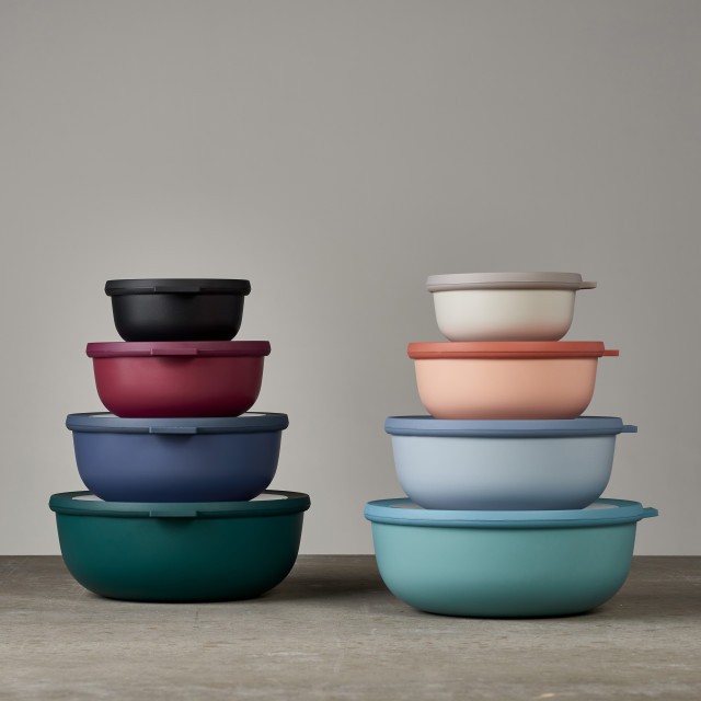 Lifestyle image of Mepal Cirqula Shallow Bowl Set, 3-Piece