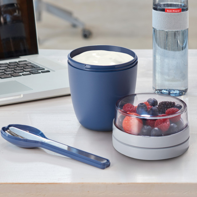 Mepal Ellipse Lunch Pot in use