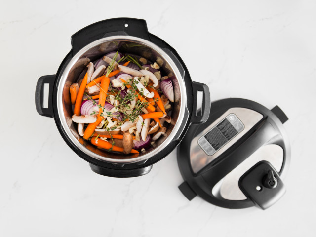 Instant Pot Duo 7-in-1 Smart Cooker